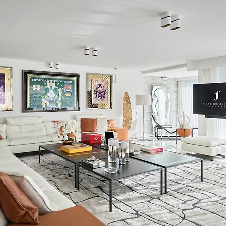 First Croisette Apartman *