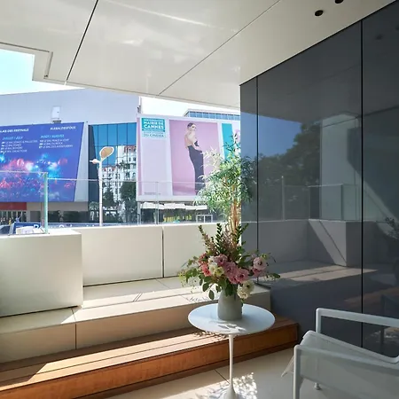 First Croisette Apartman *