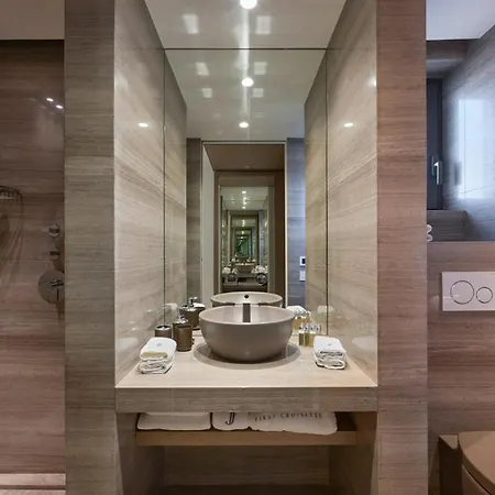 First Croisette Apartman *