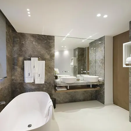 First Croisette * كان