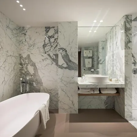 First Croisette كان